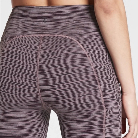 Athleta Ultimate Capri Linear Lines Capri Black/Volcanic Violet SIZE S - Picture 2 of 16